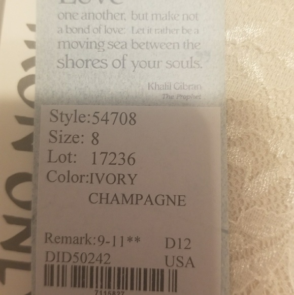 NWT NEVER ALTERED WEDDING DRESS - Picture 8 of 8